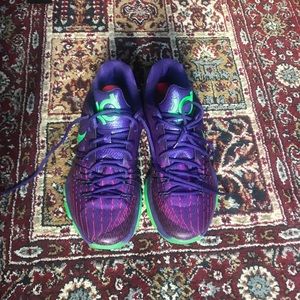 Men's basketball shoes